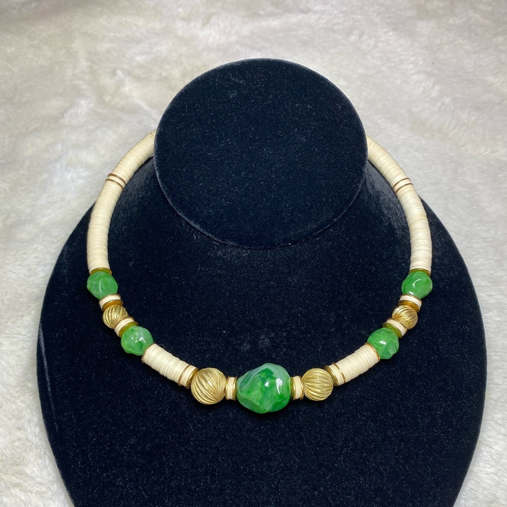 Gay Boyer Vintage Green Lucite Paper Beaded Necklace EUC